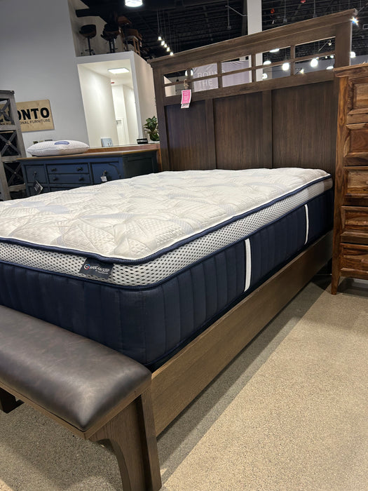 Clearance Queen Shawbeck Panel Bed